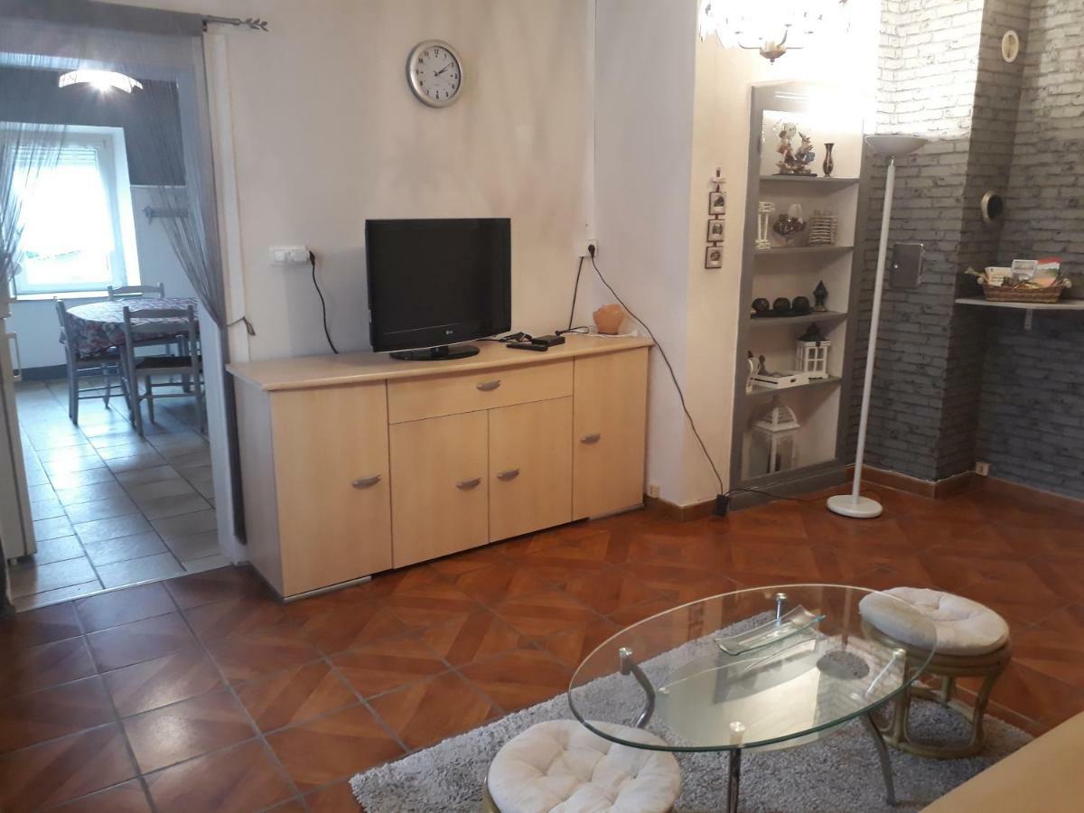 A L'Ombre De La Cascade Apartment Lemberg Bagian luar foto