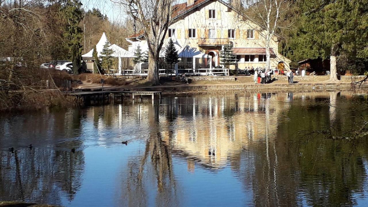 A L'Ombre De La Cascade Apartment Lemberg Bagian luar foto