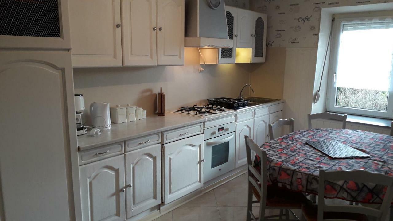A L'Ombre De La Cascade Apartment Lemberg Bagian luar foto